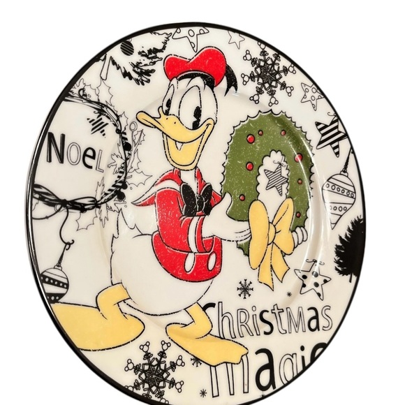 RARE Disney Donald Duck 8 inch Christmas Magic Ceramic Plate - Picture 3 of 6
